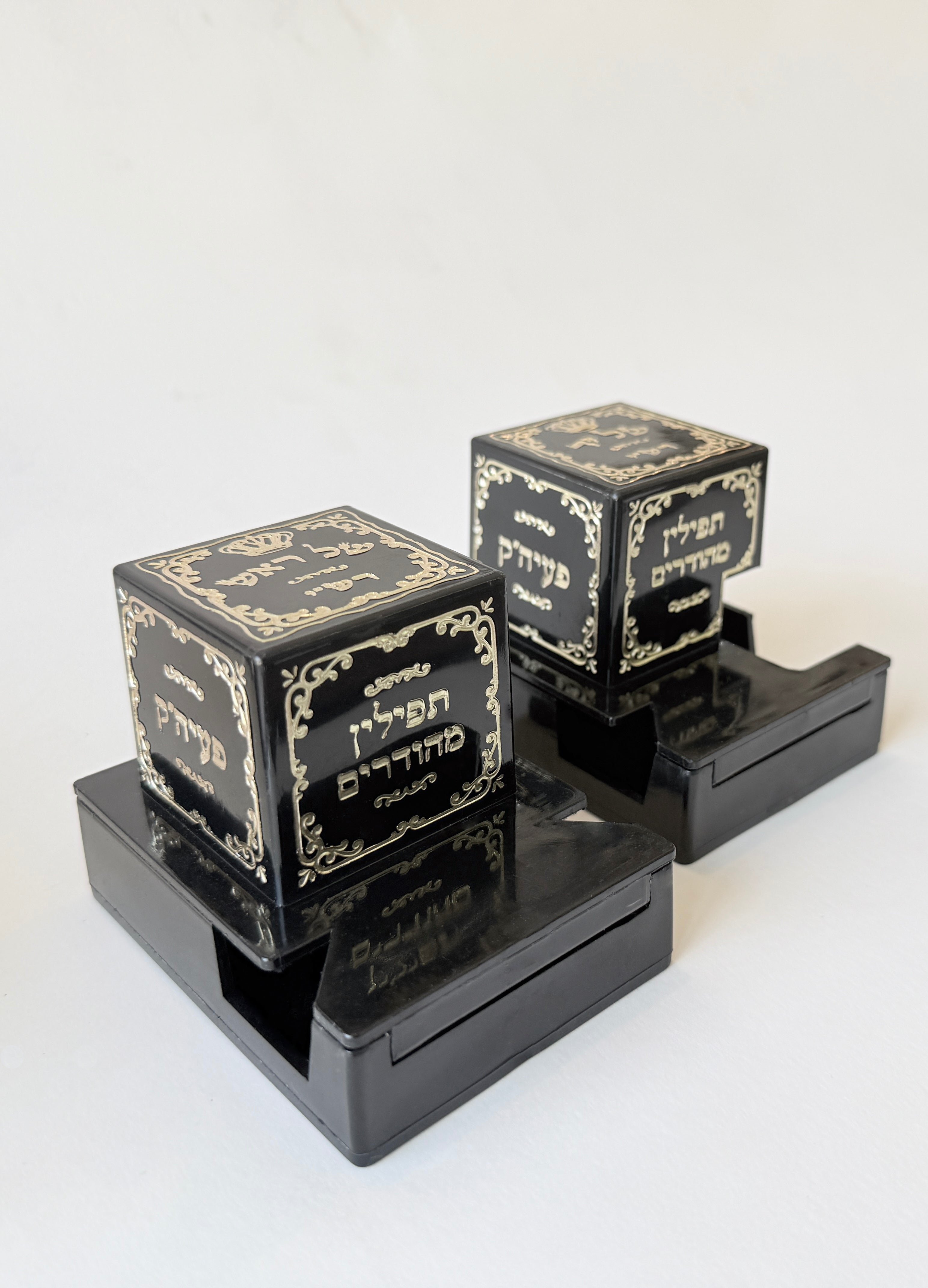 Mehudar Chabad gassot tefillin batim with silver-tooled adornment and black straps, ktav Alter Rebbe, Rashi tefillin boxes
